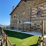 La Casona De Lombraña, En Polaciones *