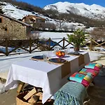 La Casona De Lombraña, En Polaciones *