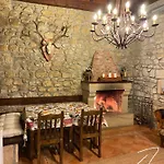 La Casona De Lombraña, En Polaciones *
