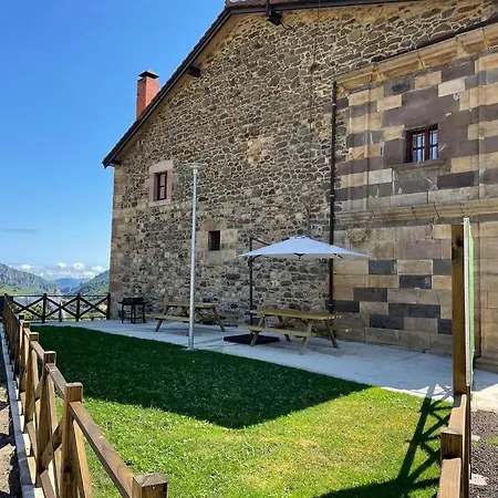 La Casona De Lombrana, En Polaciones *