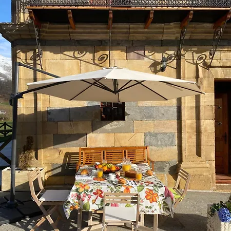 La Casona De Lombrana, En Polaciones Landhaus