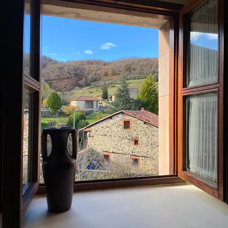 La Casona De Lombrana, En Polaciones Lombrana