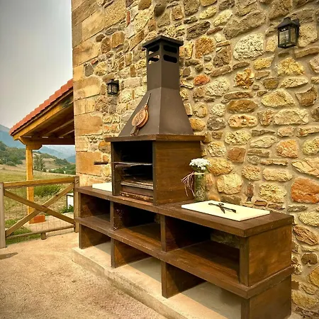 La Casona De Lombrana, En Polaciones * Lombrana