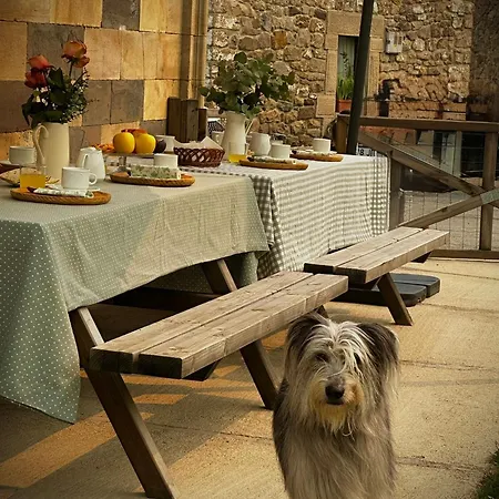 La Casona De Lombrana, En Polaciones *