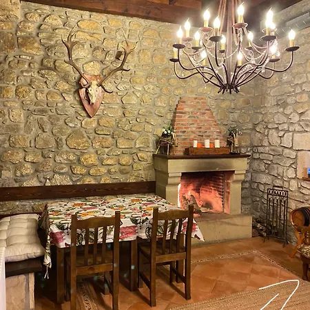 La Casona De Lombrana, En Polaciones *