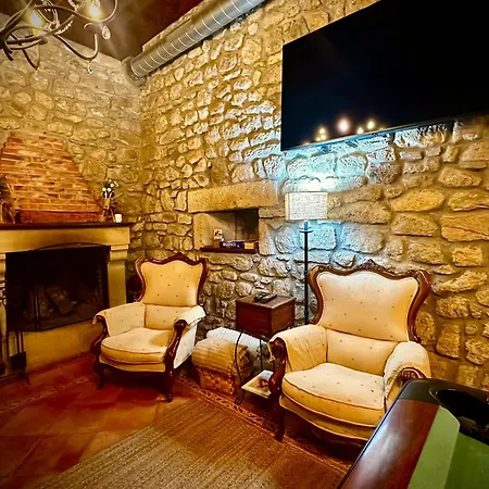 La Casona De Lombrana, En Polaciones *