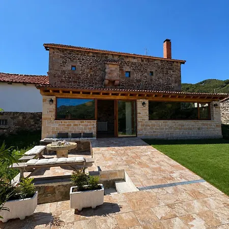 Landhaus La Casona De Lombrana, En Polaciones Lombrana