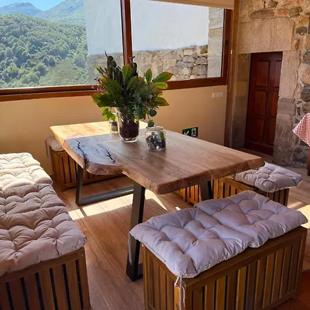 Landhaus La Casona De Lombrana, En Polaciones Lombrana