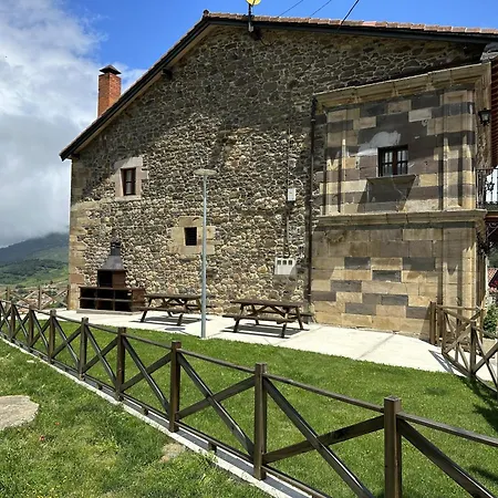 Landhaus La Casona De Lombrana, En Polaciones *