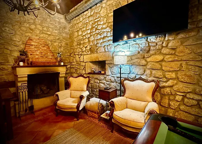 La Casona De Lombrana, En Polaciones *